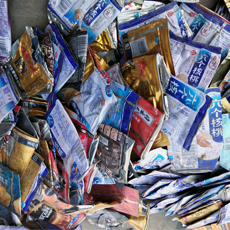 压扁之后的易拉罐 压扁之后的易拉罐