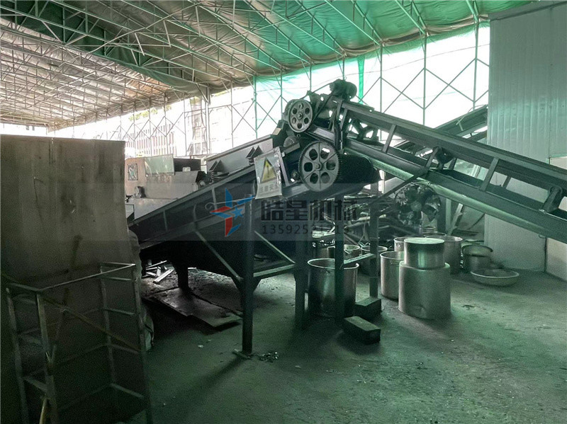 断桥铝废铝料可以用什么设备来分解开？